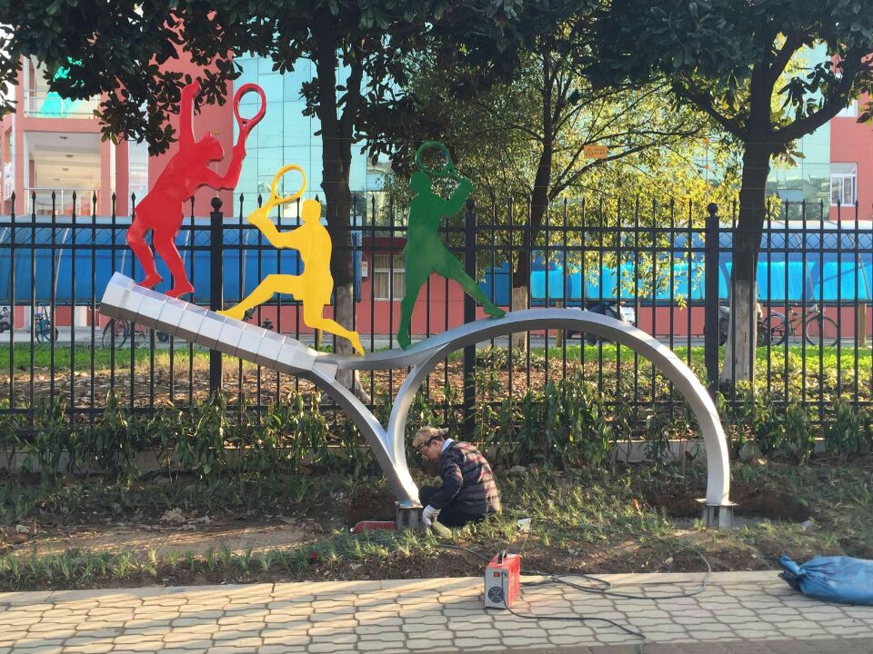 �Ͼ����ܹ�˾Մ���ڌWУ�O�õ�������Щ���x��